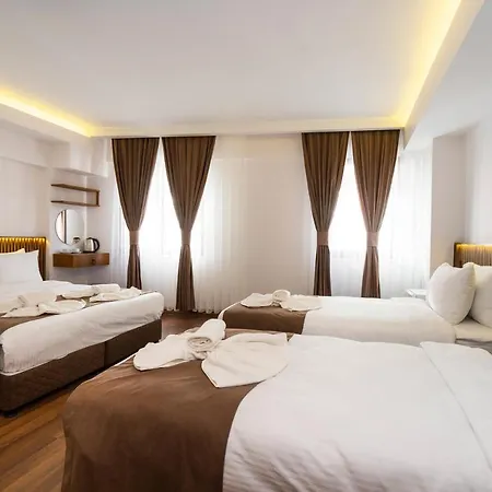 מלון Castillo Rojo 3*